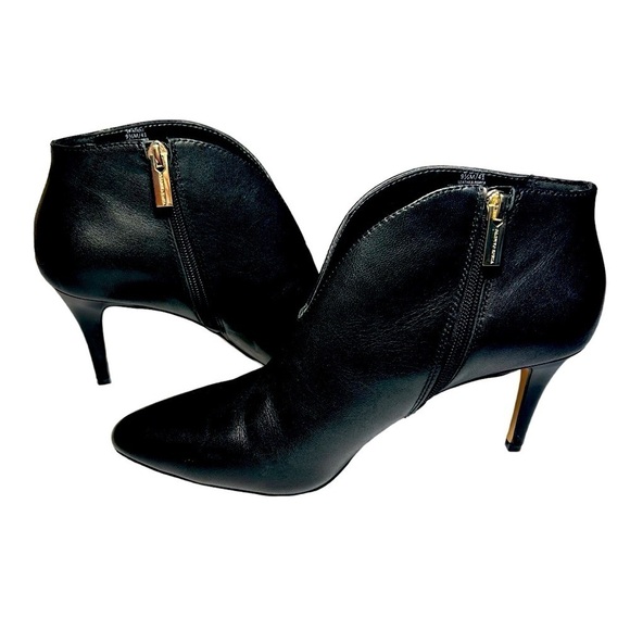 Vince Camuto Black Leather Side Zip Cut out Booties Sz 9.5 - Picture 1 of 14